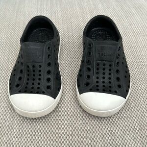 Native toddler shoes. Size 5